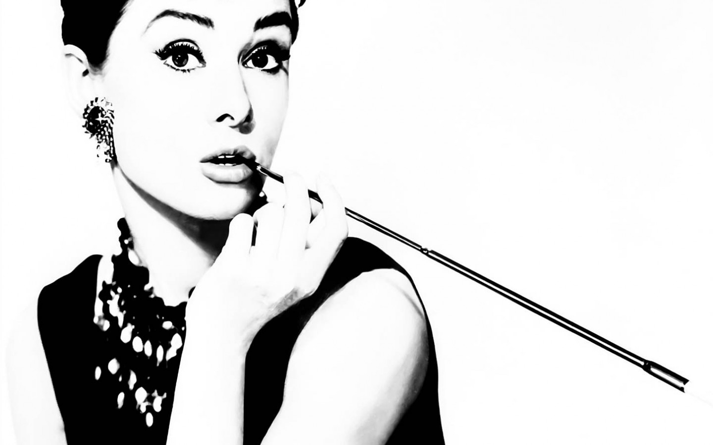 Audrey Hepburn Vertical - 1440x900.