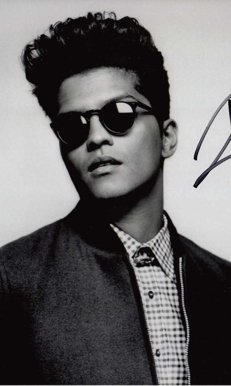 Bruno Mars Sign